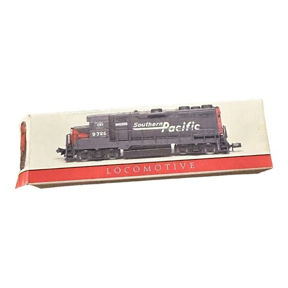 Southern Pacific Locomotive No. 9725 model engine 4" NEW in box. Readers Digest - Picture 3 of 10